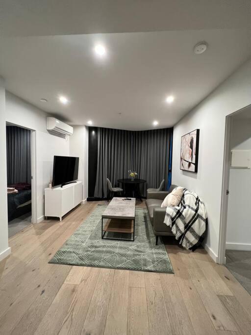 Comfy 2 Bed Apartment In The Heart Of Мелбърн Екстериор снимка