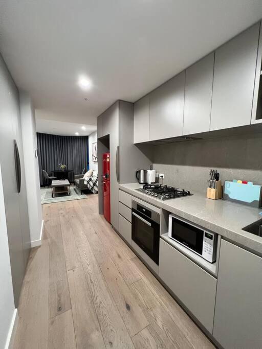 Comfy 2 Bed Apartment In The Heart Of Мелбърн Екстериор снимка