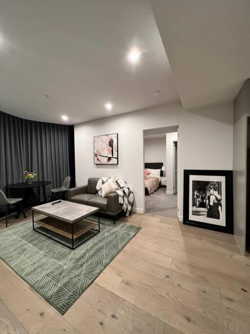 Comfy 2 Bed Apartment In The Heart Of Мелбърн Екстериор снимка