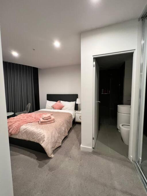 Comfy 2 Bed Apartment In The Heart Of Мелбърн Екстериор снимка